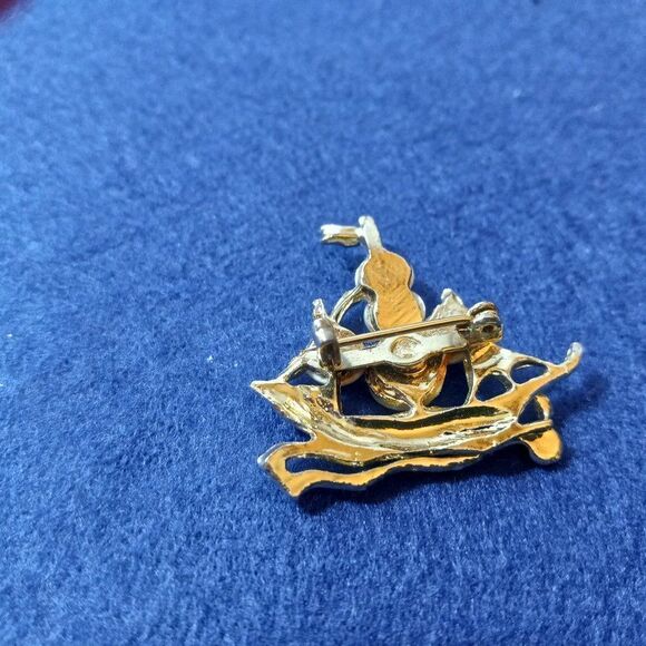 Vintage Gold Tone Metal  Mother of Pearl Disc Ship Brooch Cottagecore Nautical - Picture 2 of 7